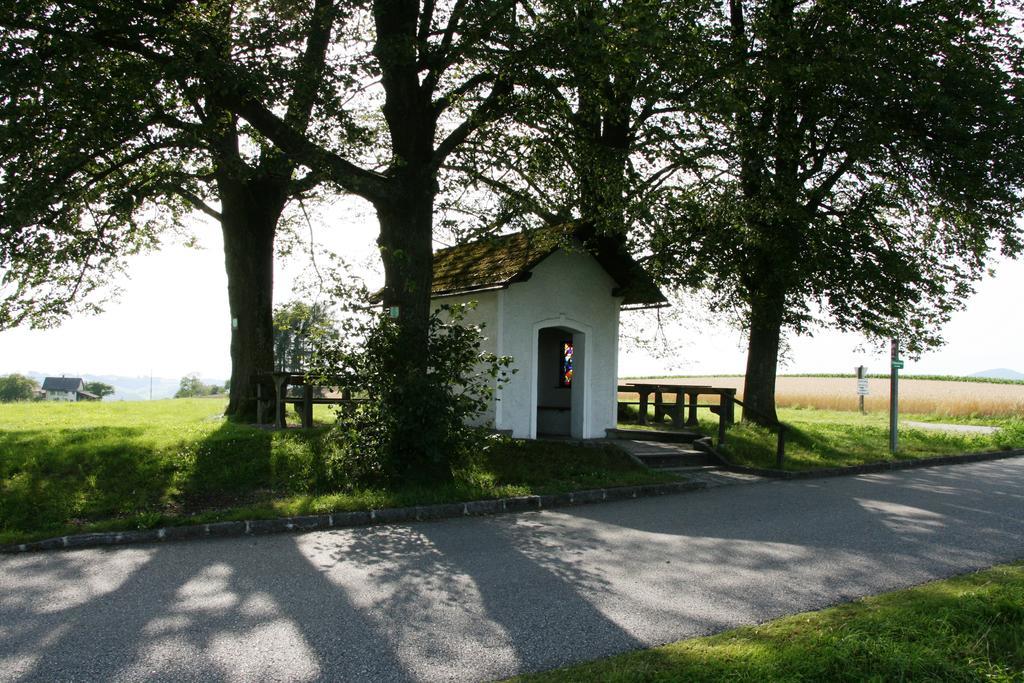Kirchenwirt Inn Kreuzen  Bagian luar foto