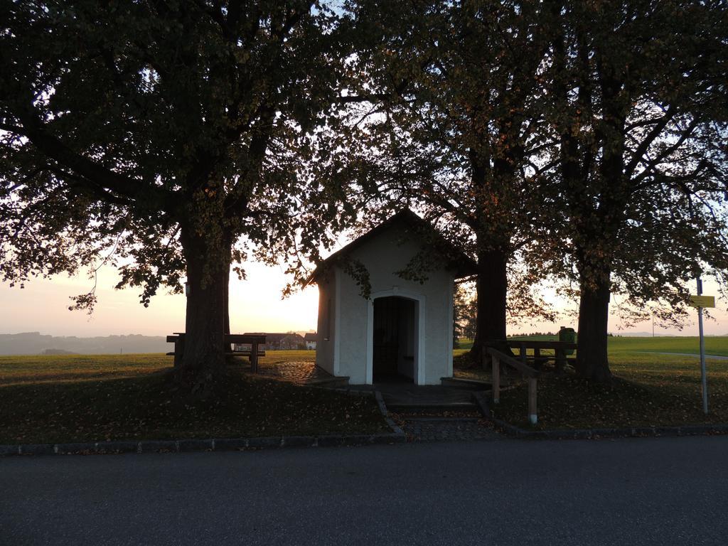 Kirchenwirt Inn Kreuzen  Bagian luar foto