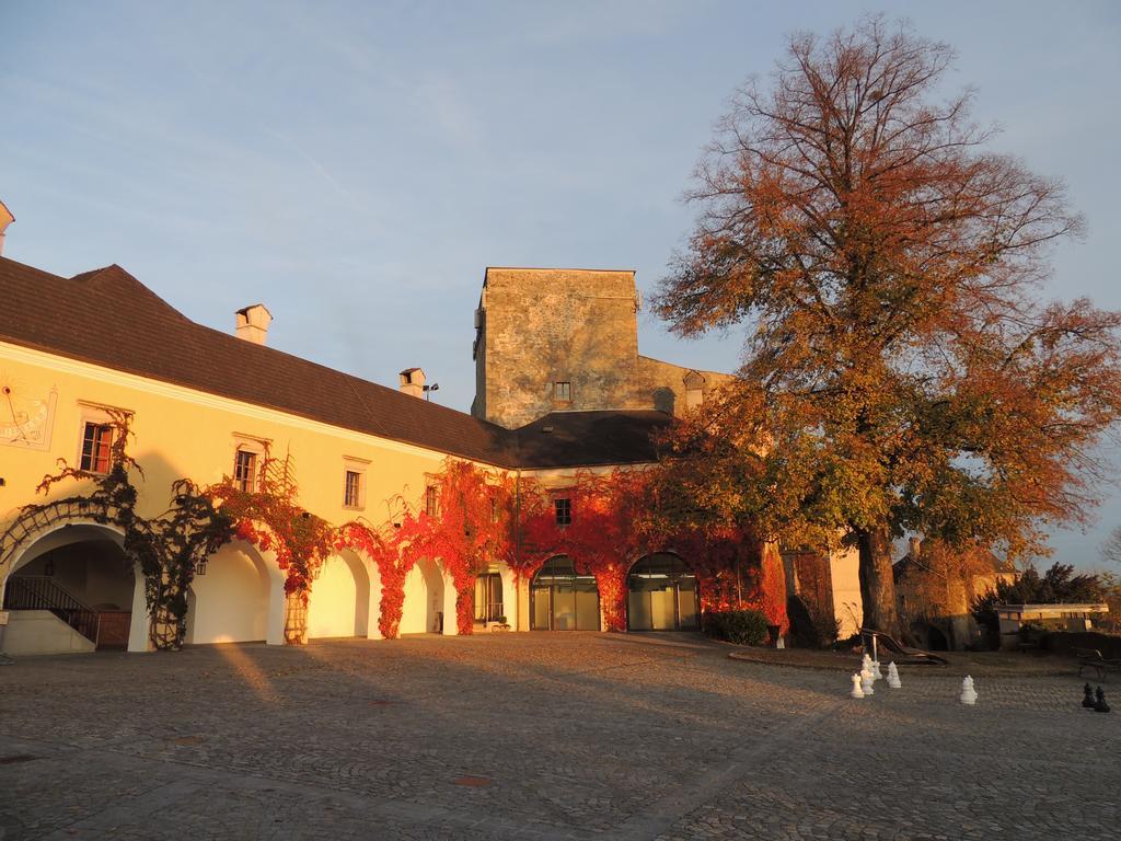 Kirchenwirt Inn Kreuzen  Bagian luar foto